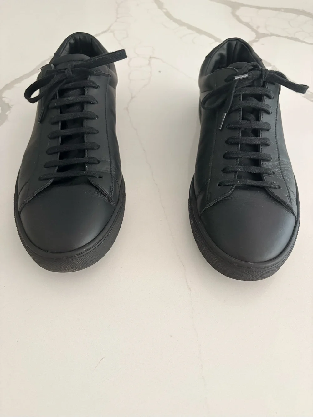 Oliver Cabell sleek black